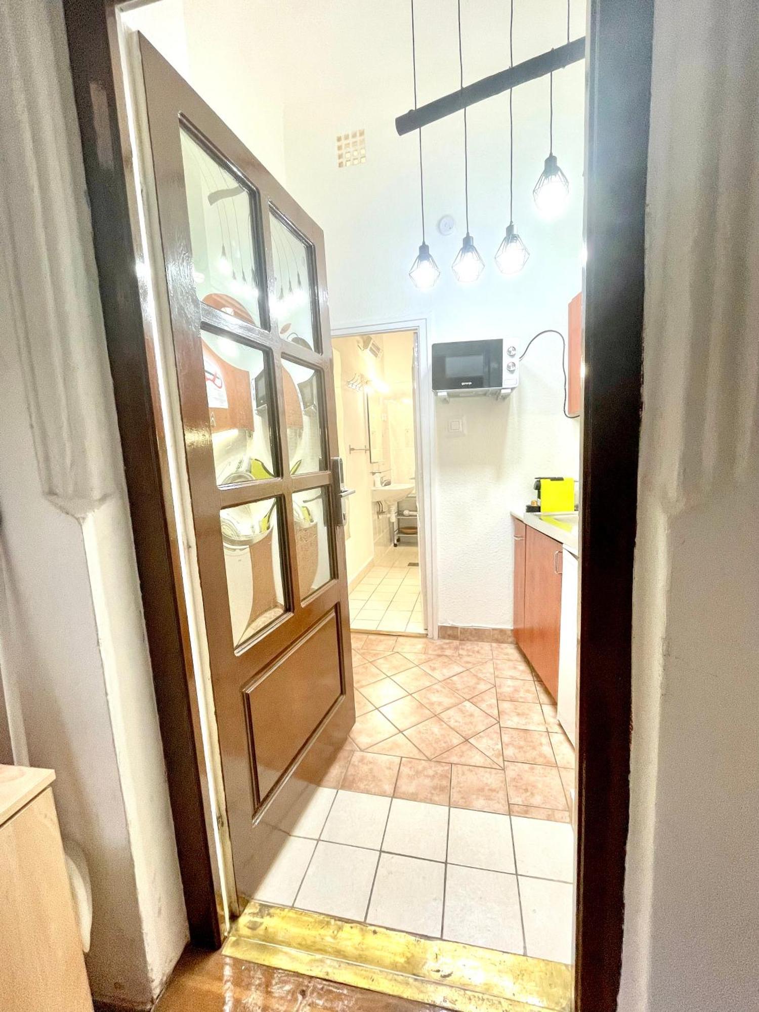 Small Cosy Apartment Near The Famous Westend City Center Budapeste Exterior foto