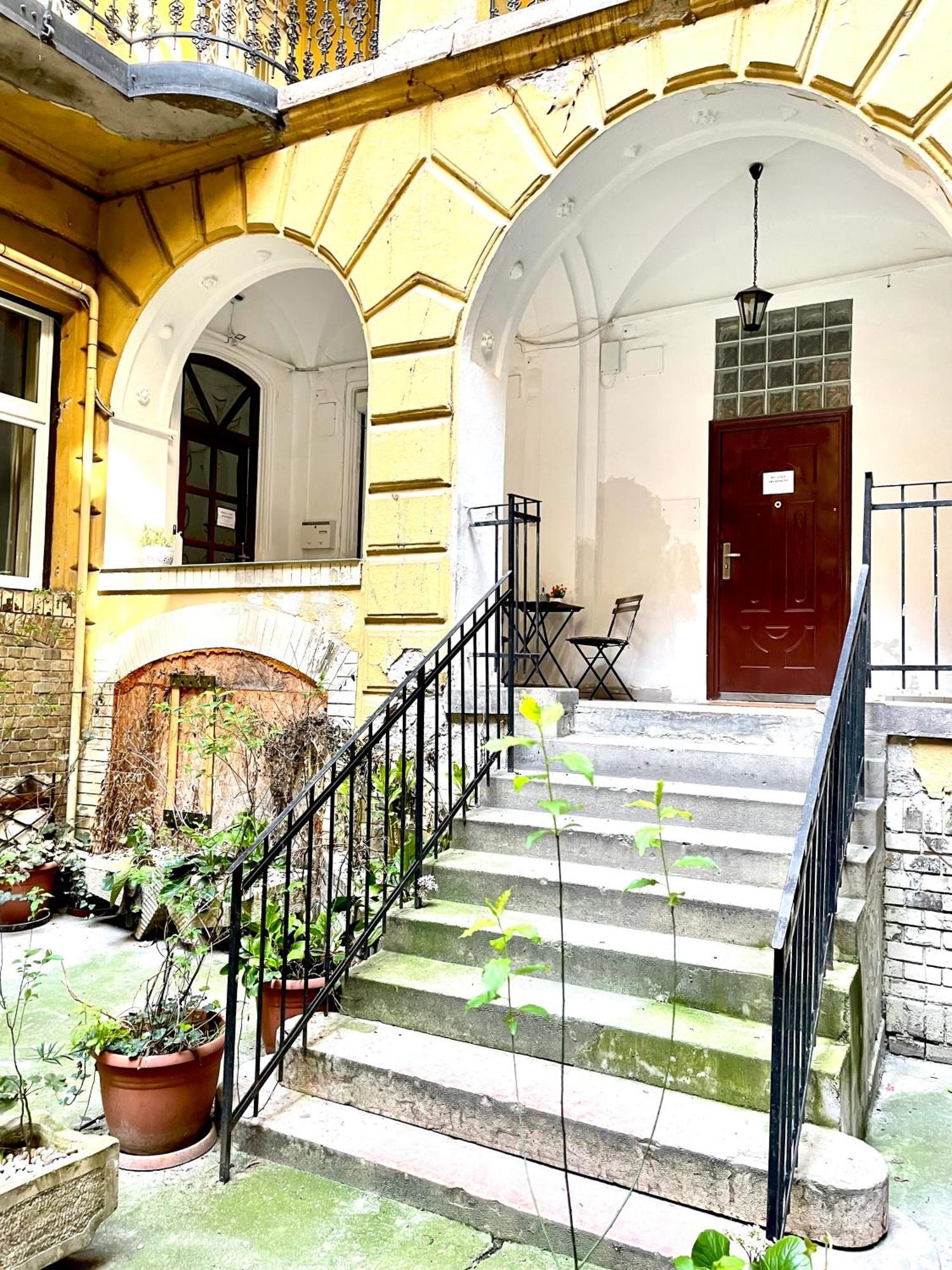 Small Cosy Apartment Near The Famous Westend City Center Budapeste Exterior foto