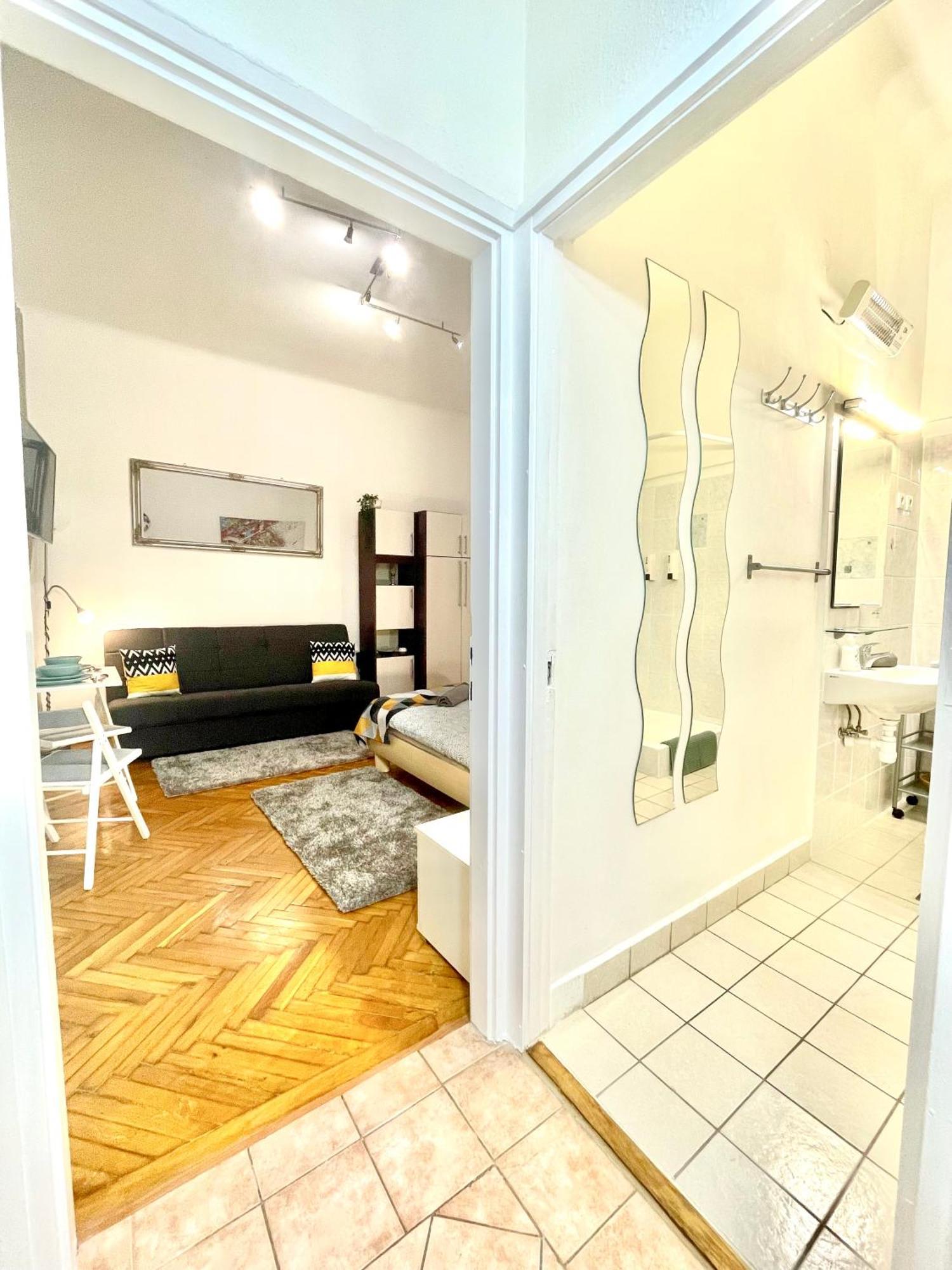 Small Cosy Apartment Near The Famous Westend City Center Budapeste Exterior foto