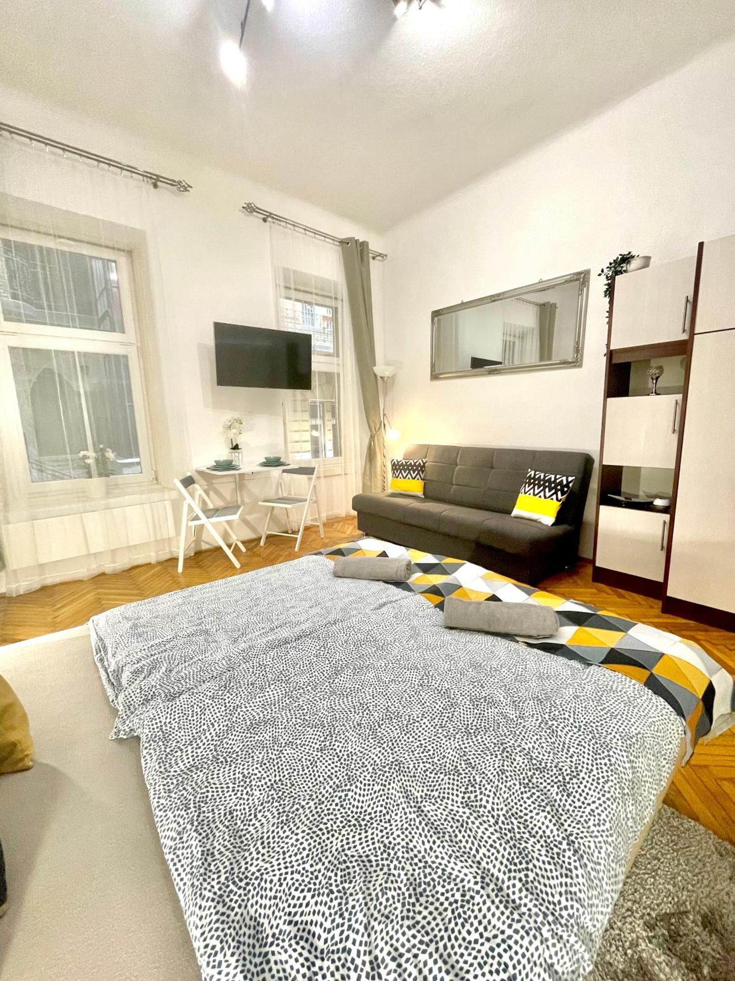 Small Cosy Apartment Near The Famous Westend City Center Budapeste Exterior foto