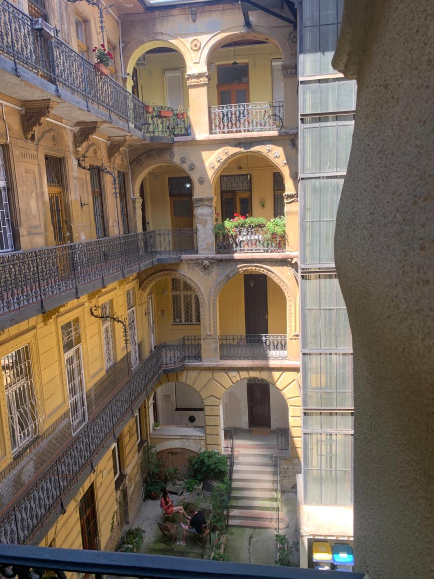 Small Cosy Apartment Near The Famous Westend City Center Budapeste Exterior foto