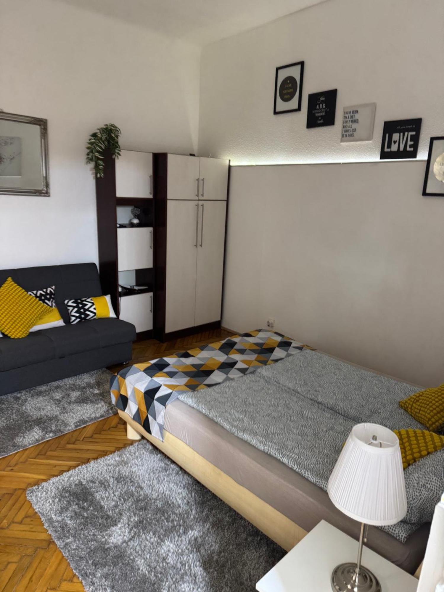 Small Cosy Apartment Near The Famous Westend City Center Budapeste Exterior foto